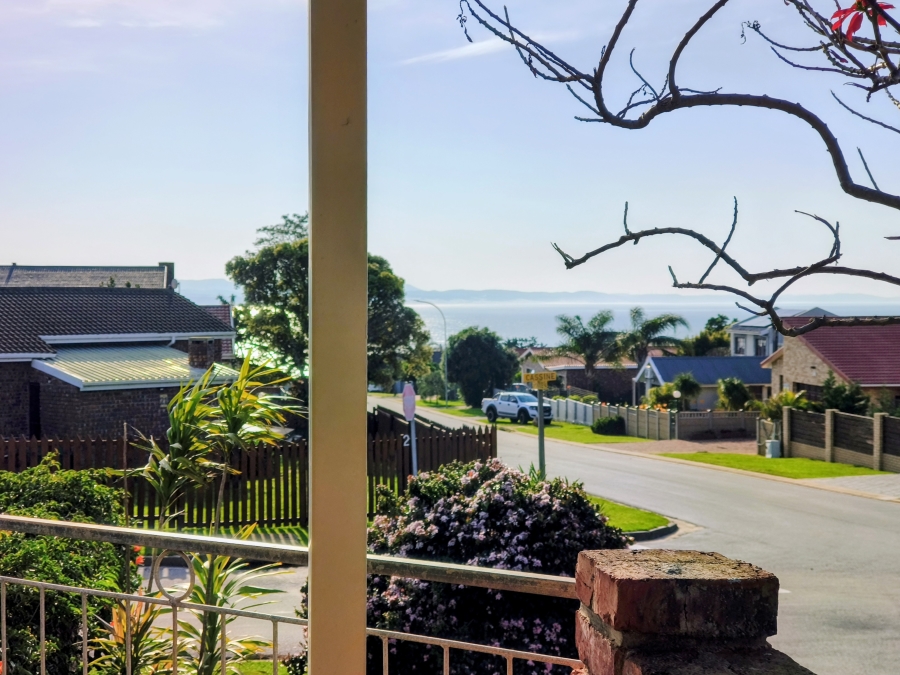 3 Bedroom Property for Sale in Wavecrest Eastern Cape